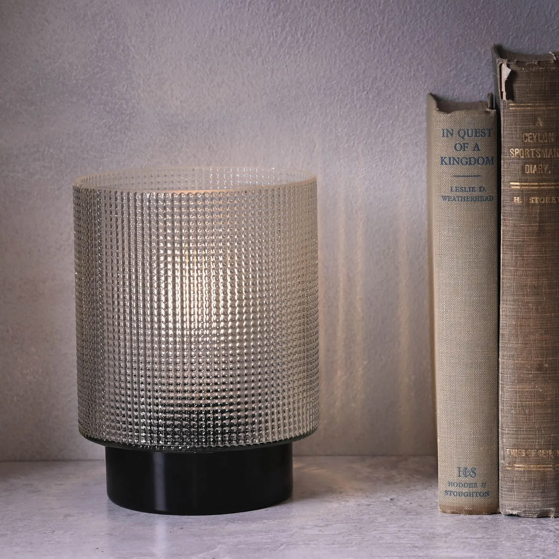 HESTIA BATTERY OPERATED TEXTURED GLASS LAMP WITH BLACK BASE 12CM X 16CM