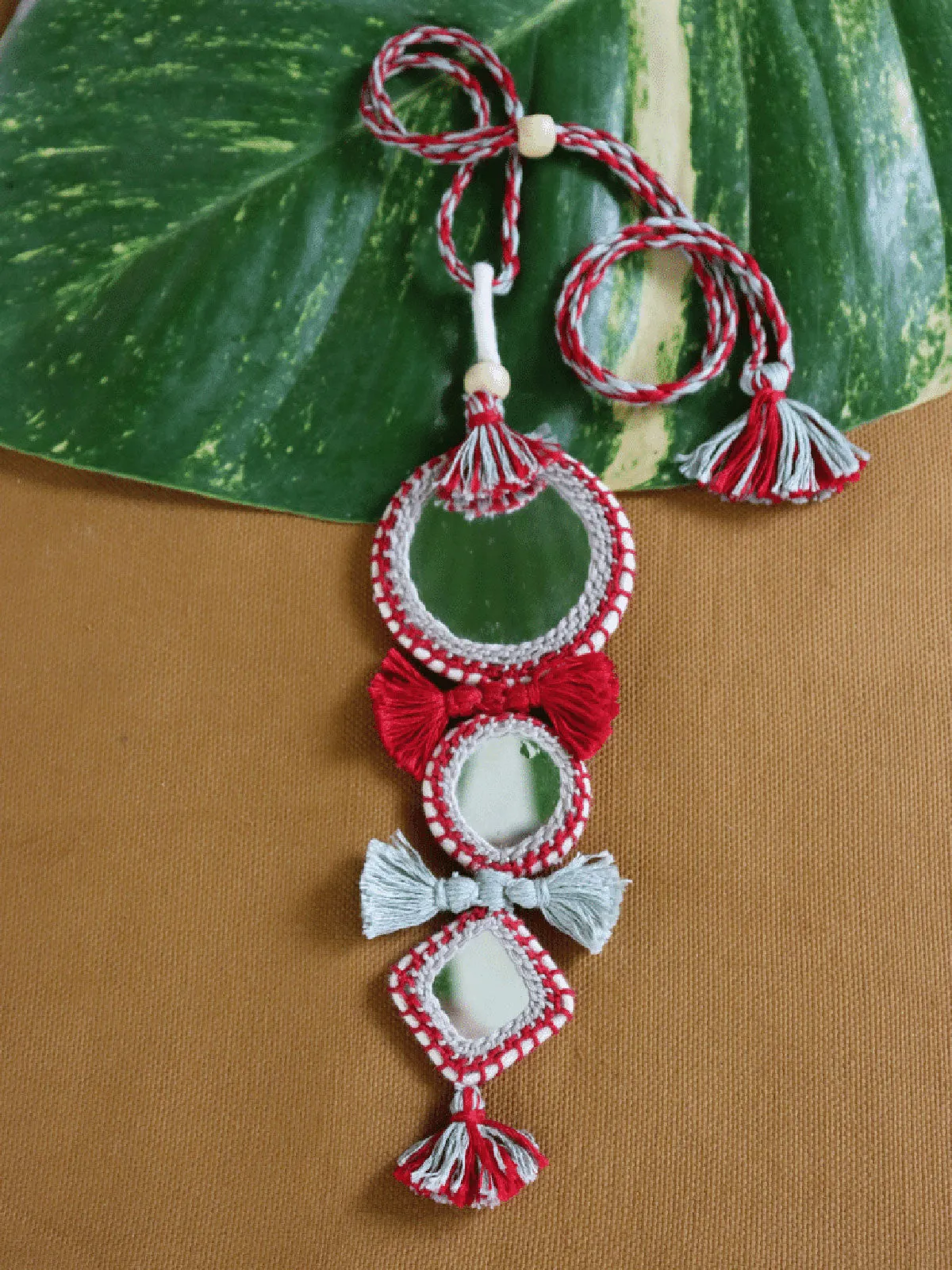 Mirror Neckpiece - Red & Cream